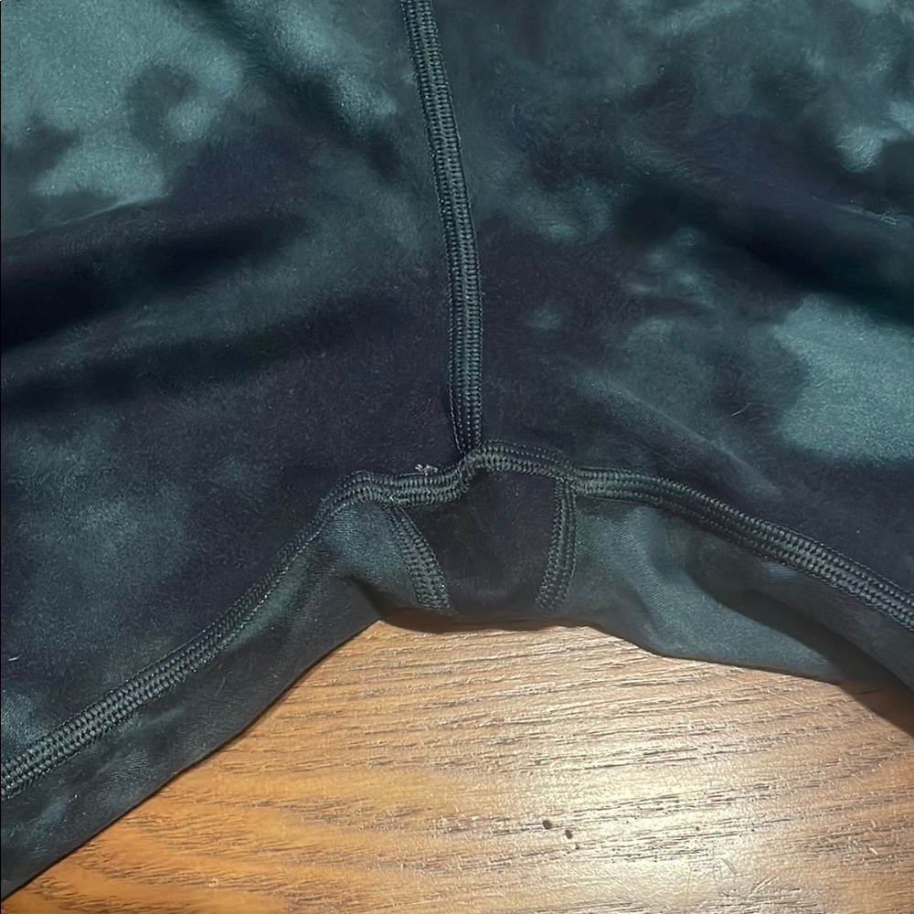 🟨🟨 Victoria’s Secret Women’s Green Tie-Dye Leggings (size 16) - Picture 7 of 7